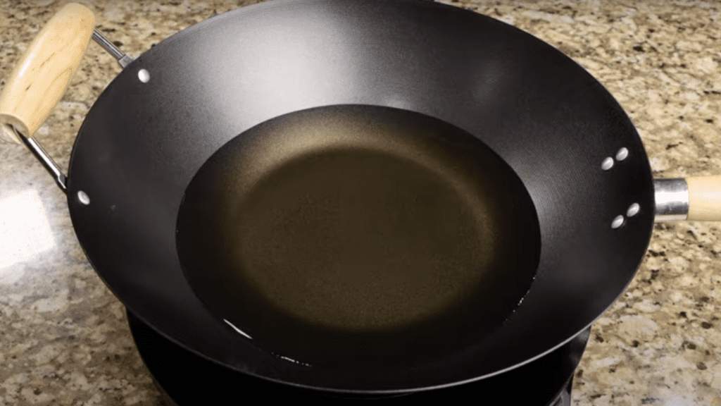 Wok with oil