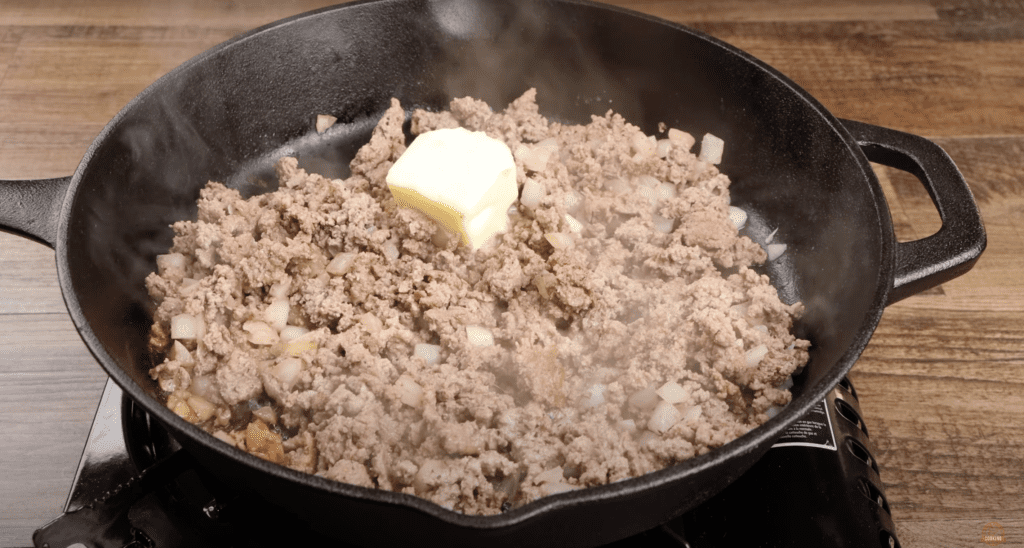 ground beef and onions for hamburger gravy