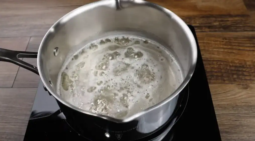Dissolving sugar for cranberry sauce