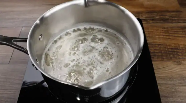 Dissolving sugar for cranberry sauce