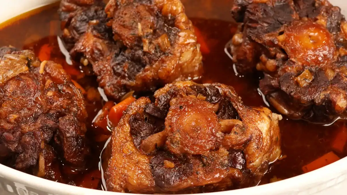 Oxtails in gravy