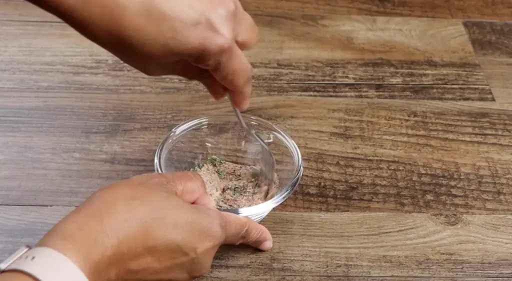 Combining Seasoning for Baked Chicken Legs