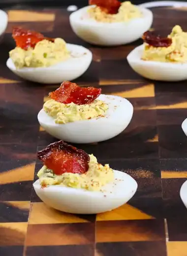 Deviled Eggs with Candied Bacon