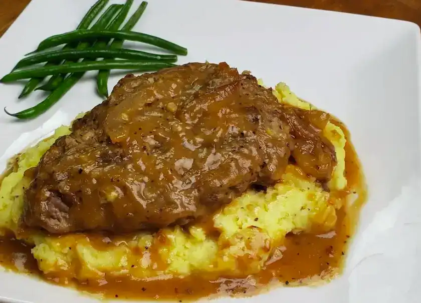 Cubed Steak and Gravy with Mashed Potatoes
