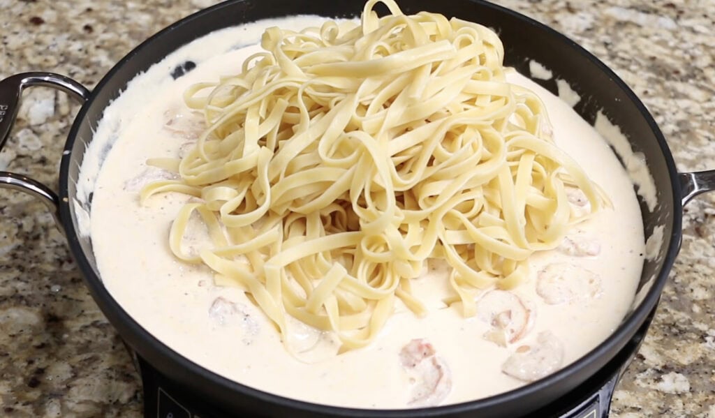 Adding Pasta to the Sauce for Shrimp Fettuccine Alfredo