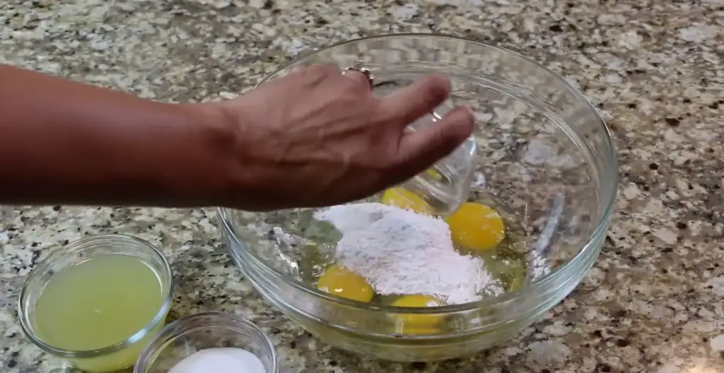 lemon-bars-mixing-lemon-filling