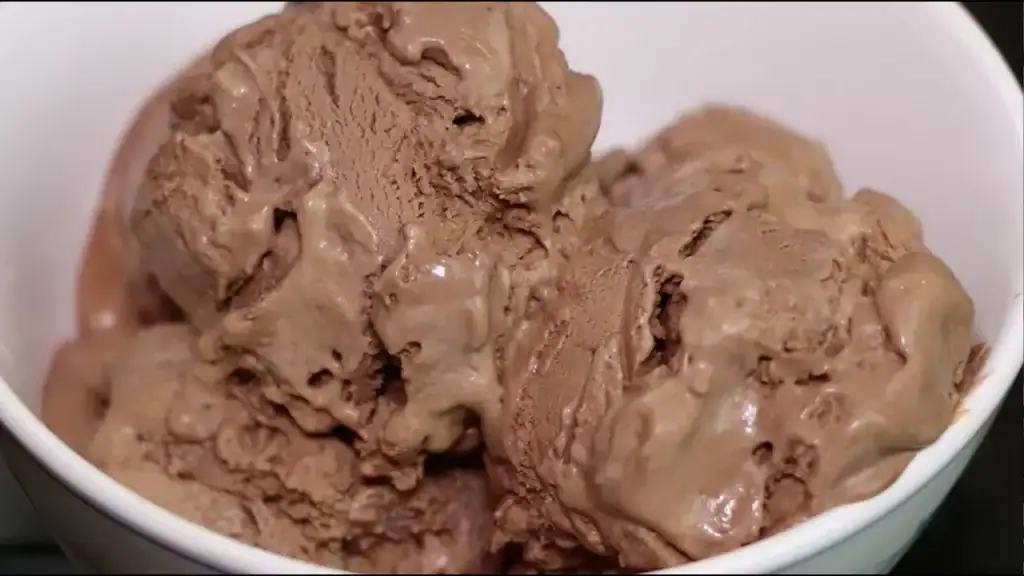 Homemade Chocolate Ice Cream