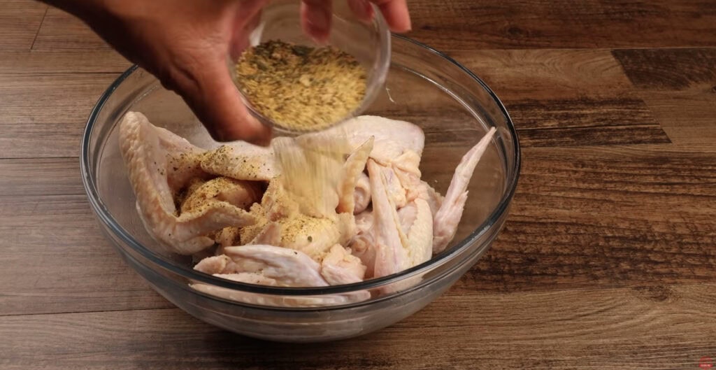 Seasoning Wing with Lemon Pepper Seasoning